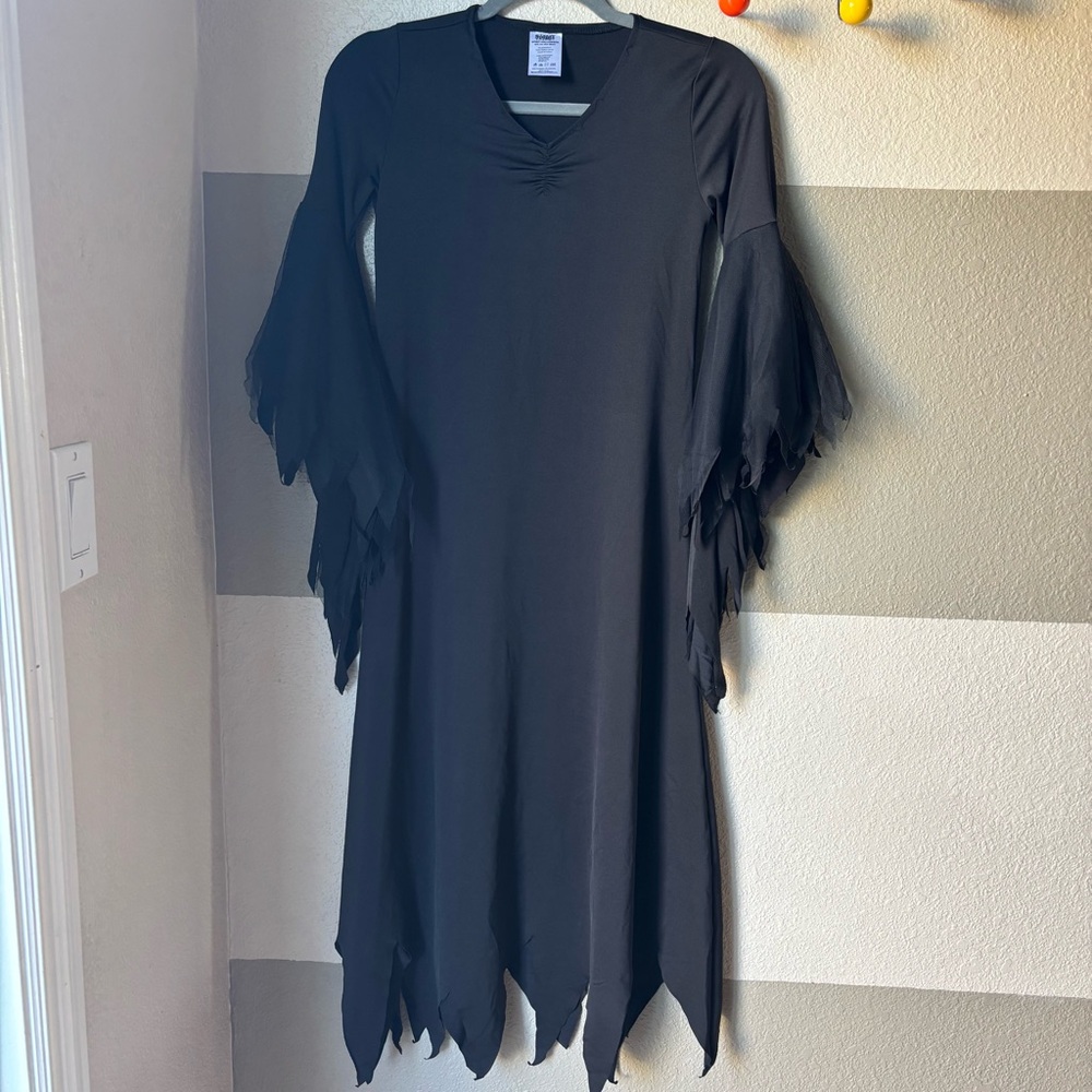 Spirit Halloween Girls Medium 8-10 Black Basic Witch Costume Easy Wear Jagged